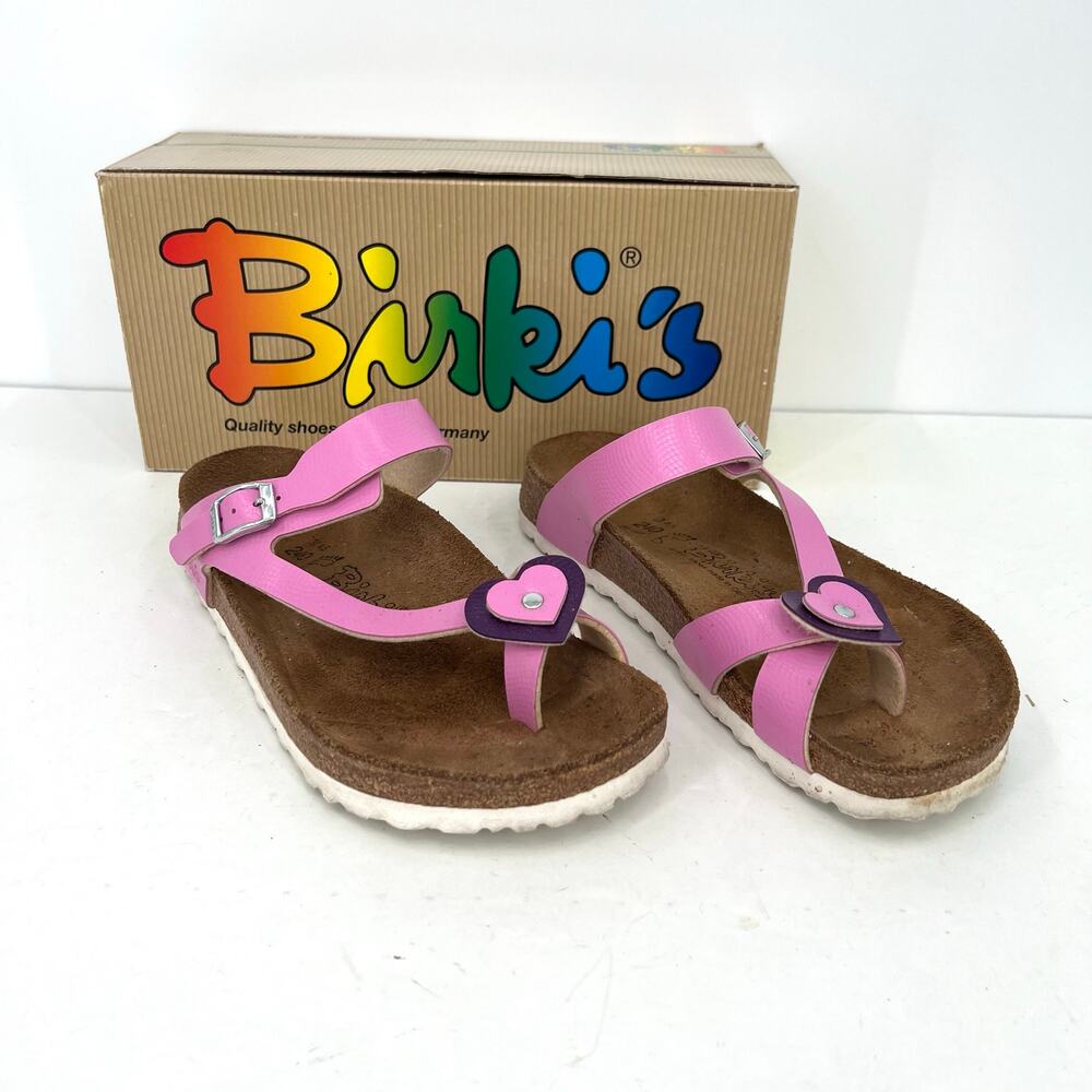 Birki’s by Birkenstock Mayari sandals pink upper with unique heart-shaped loop